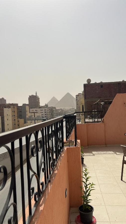 Pyramids Road Guest House Cozy Rooms And Rooftop Breakfast With The Pyramids View Nazlet el-Sisi Bagian luar foto