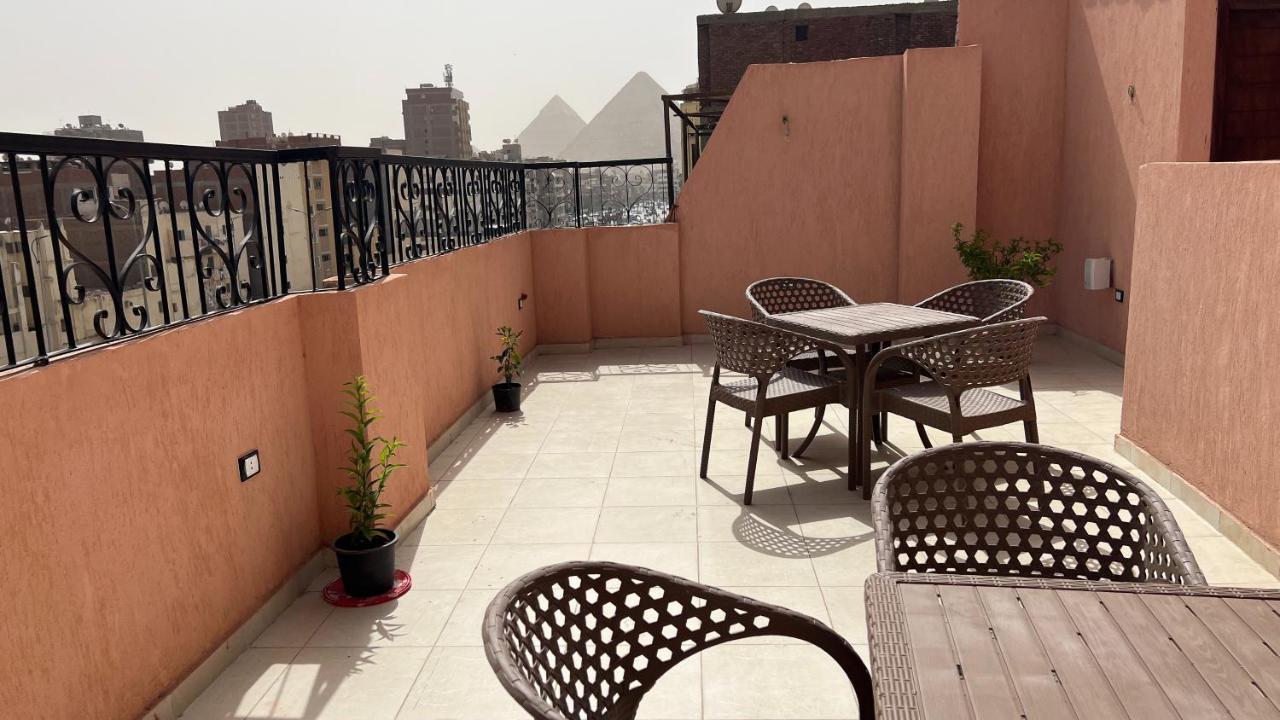 Pyramids Road Guest House Cozy Rooms And Rooftop Breakfast With The Pyramids View Nazlet el-Sisi Bagian luar foto