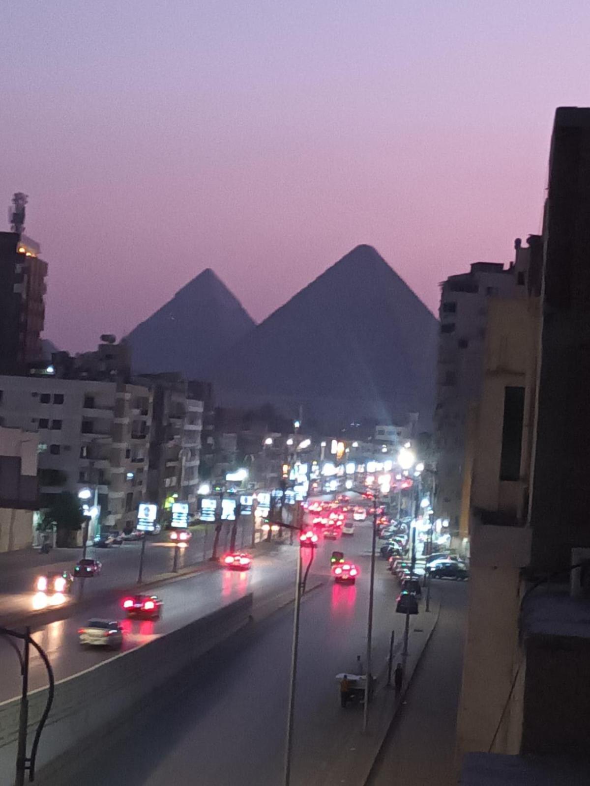 Pyramids Road Guest House Cozy Rooms And Rooftop Breakfast With The Pyramids View Nazlet el-Sisi Bagian luar foto