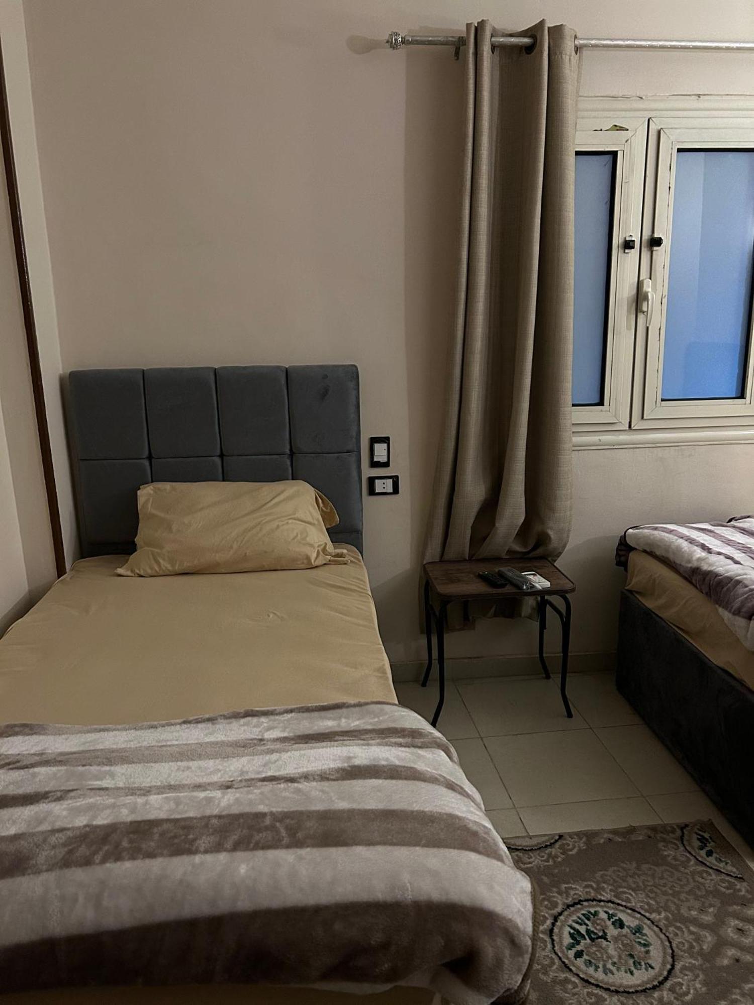 Pyramids Road Guest House Cozy Rooms And Rooftop Breakfast With The Pyramids View Nazlet el-Sisi Bagian luar foto