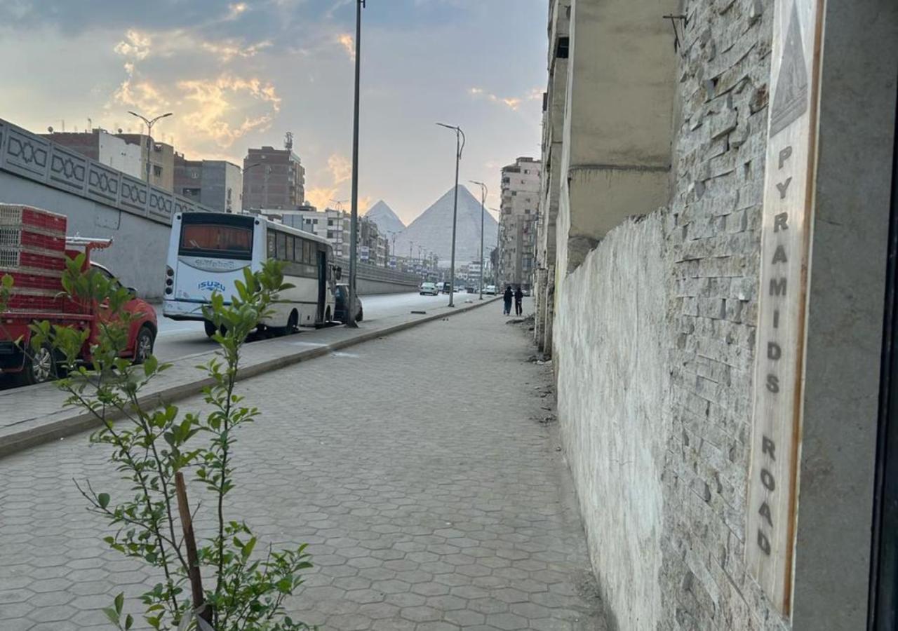Pyramids Road Guest House Cozy Rooms And Rooftop Breakfast With The Pyramids View Nazlet el-Sisi Bagian luar foto
