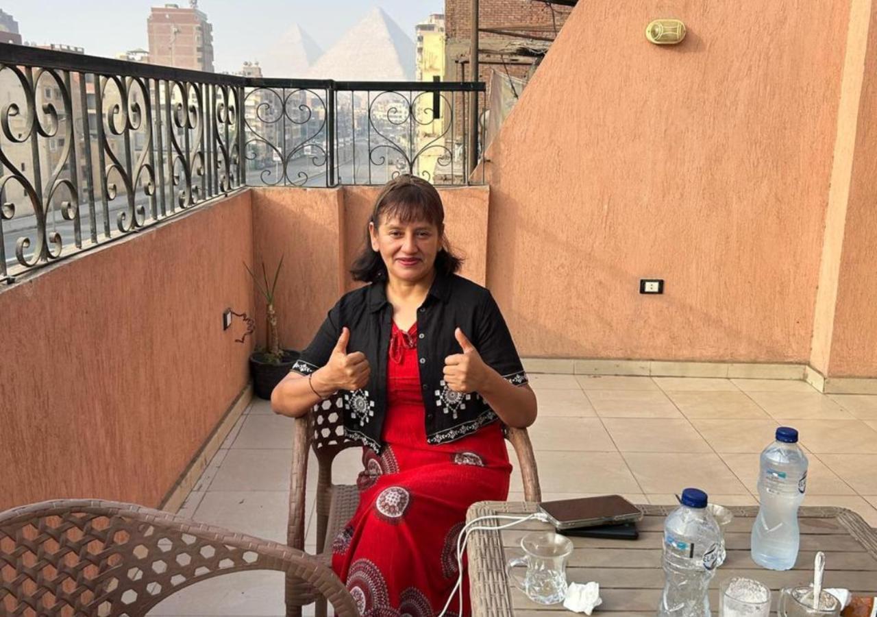 Pyramids Road Guest House Cozy Rooms And Rooftop Breakfast With The Pyramids View Nazlet el-Sisi Bagian luar foto