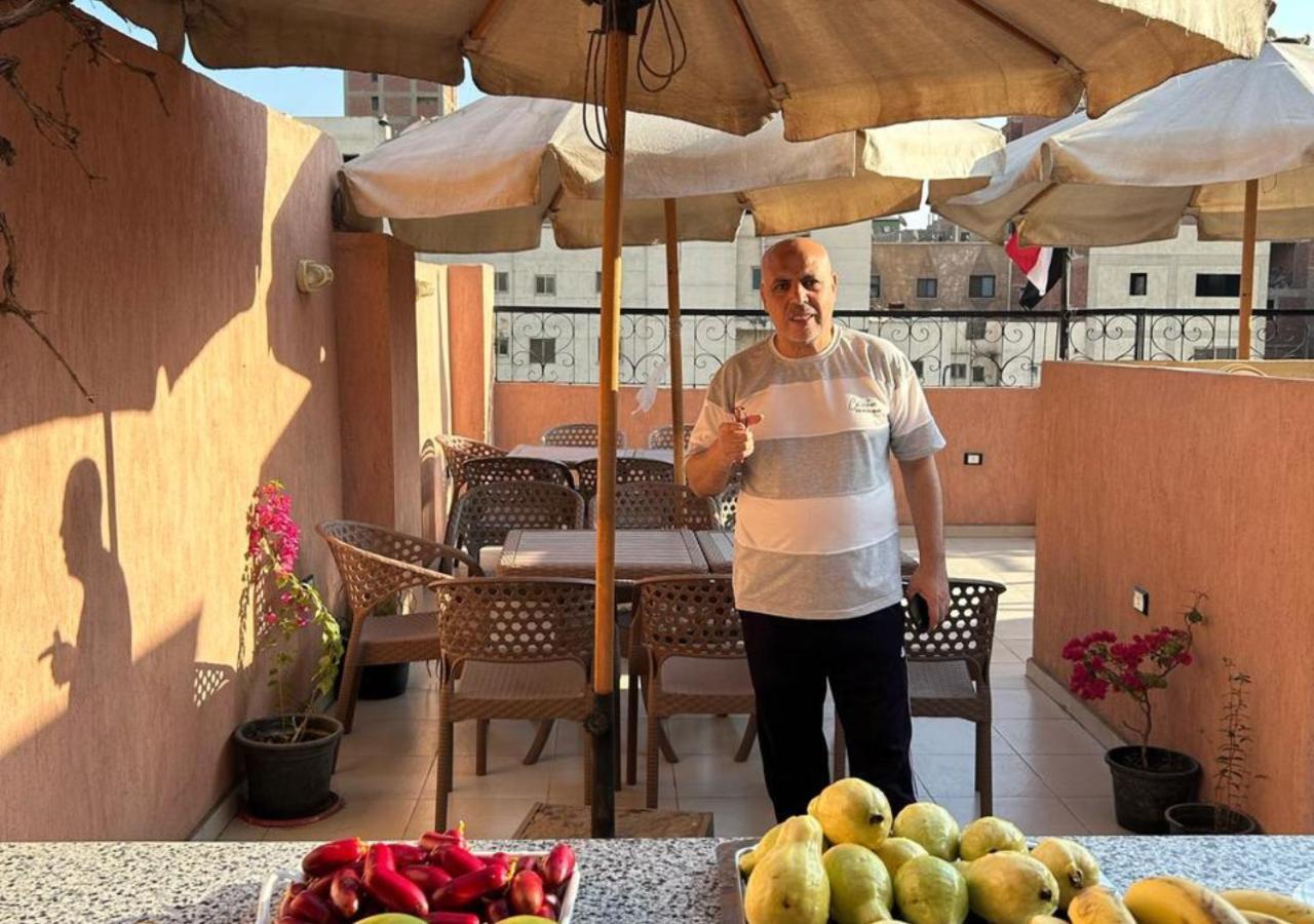 Pyramids Road Guest House Cozy Rooms And Rooftop Breakfast With The Pyramids View Nazlet el-Sisi Bagian luar foto